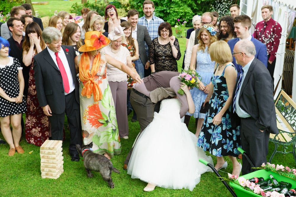 031 garden wedding group photos kirsty sam