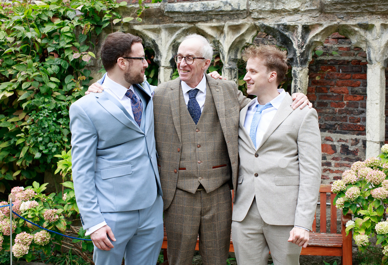David chats candidly with his brother and father before the ceremony.