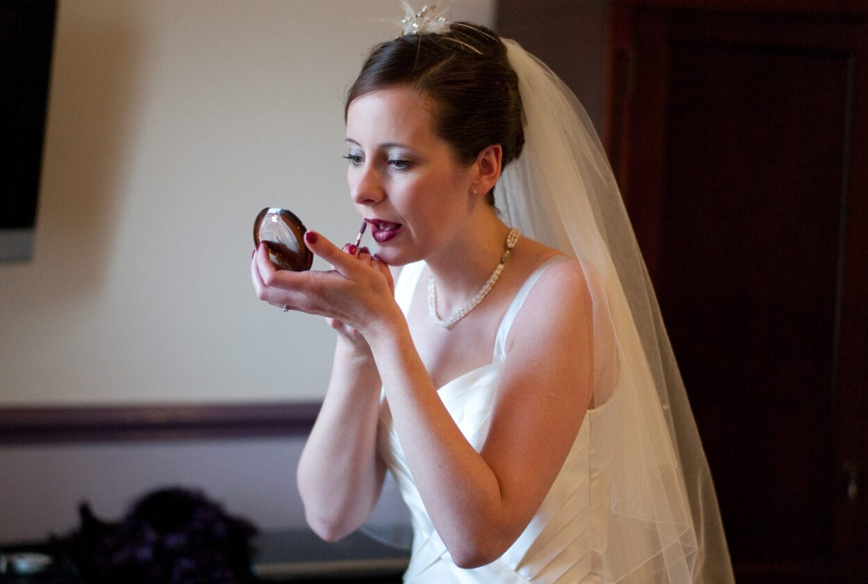 Candid moment of Emelie applying last-minute lip powder.