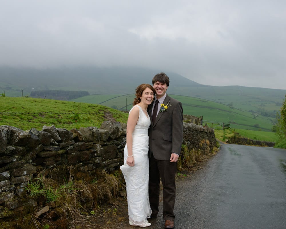 058 scenic couple portraits rain barley village hall susie dan