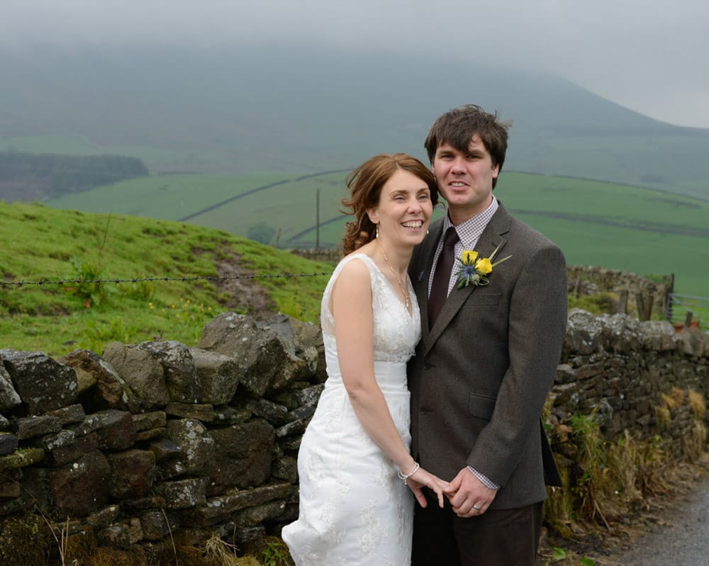 059 scenic couple portraits rain barley village hall susie dan