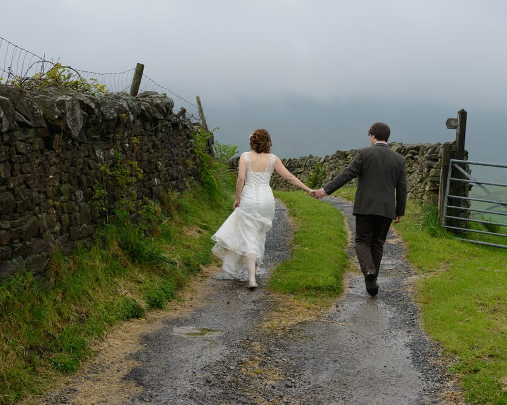 062 scenic couple portraits rain barley village hall susie dan