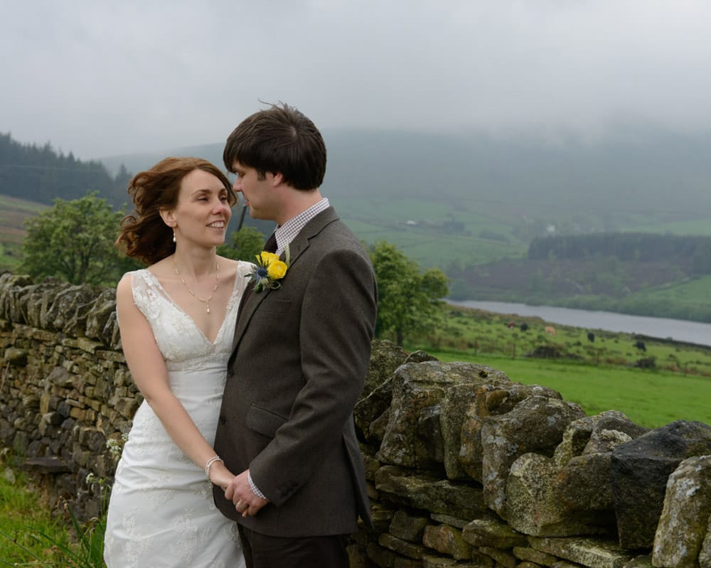 063 scenic couple portraits rain barley village hall susie dan