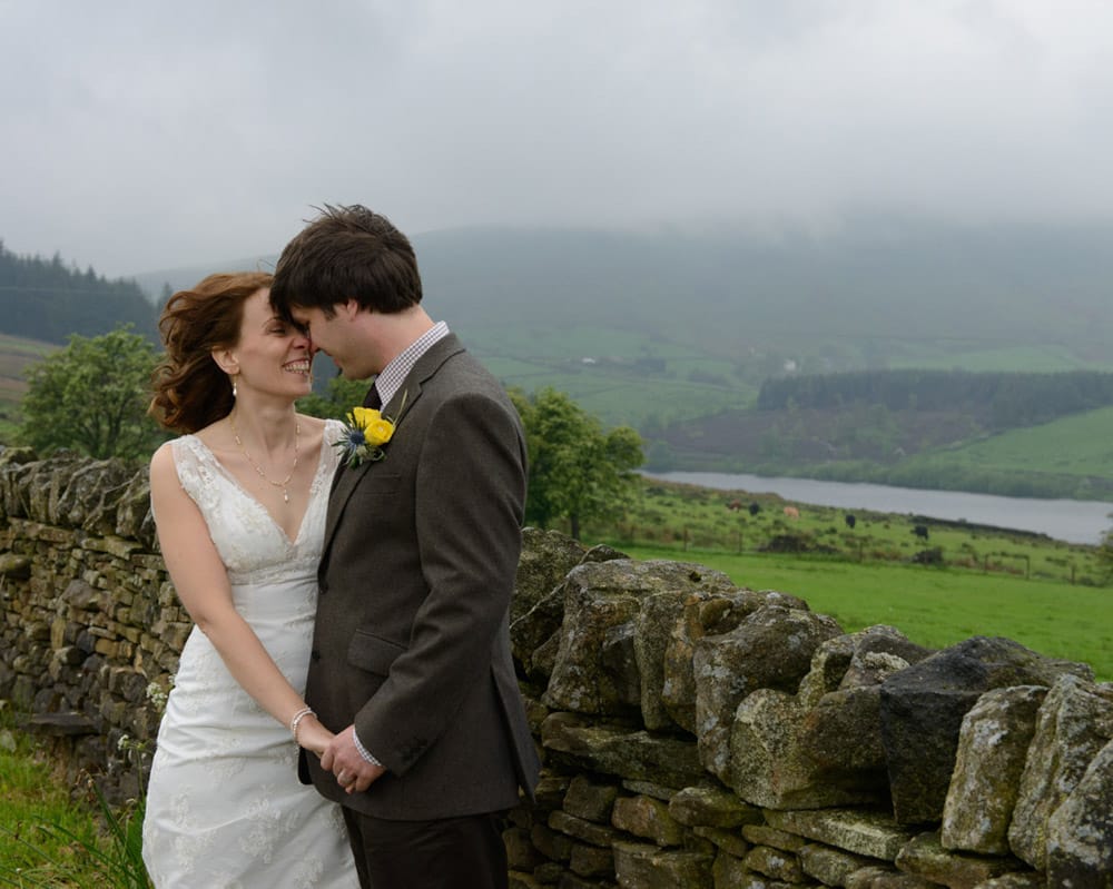 064 scenic couple portraits rain barley village hall susie dan