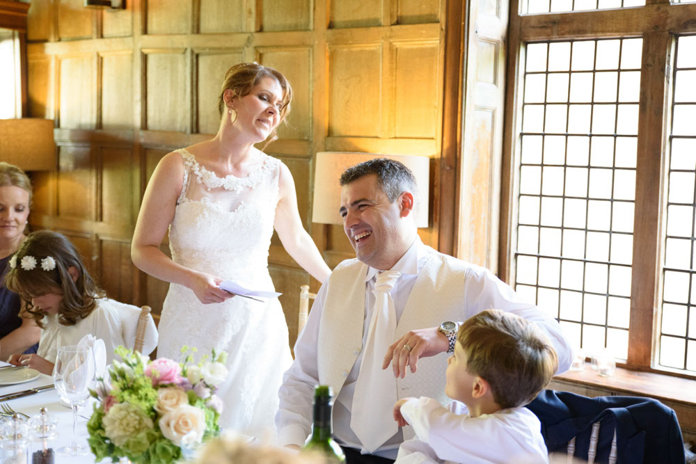 Guests smile and react warmly during the bride’s heartfelt speech.
