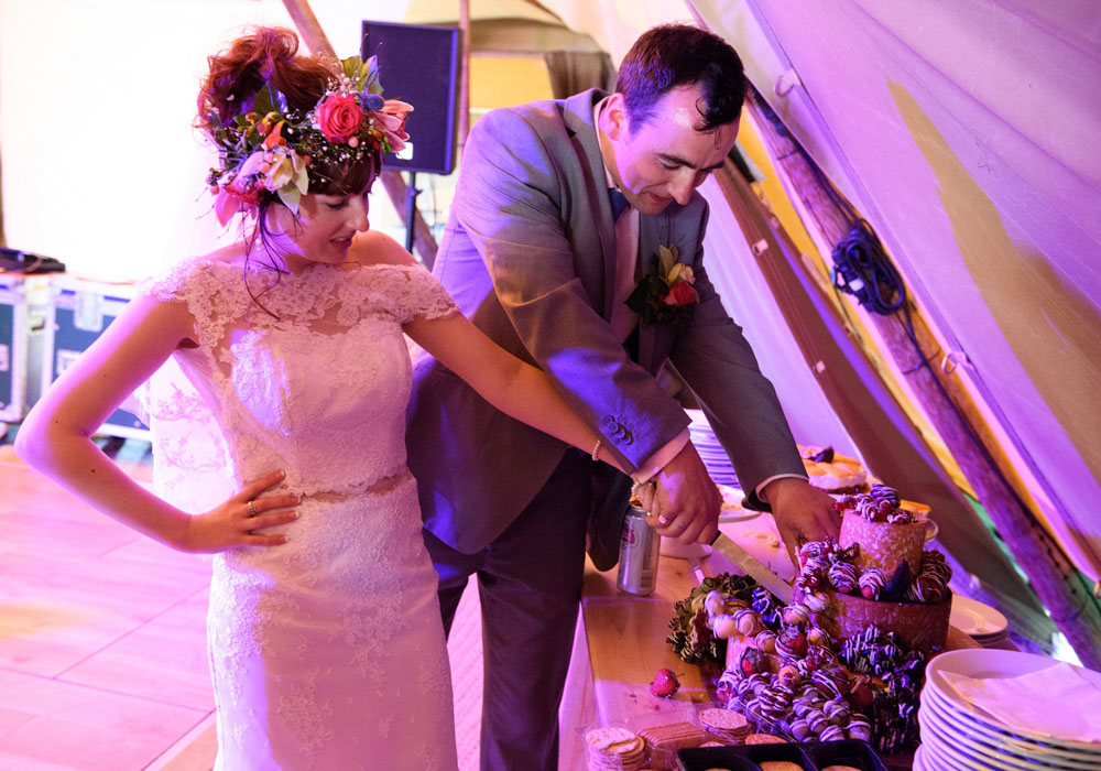 Chloe and John cut their savoury cheesecake together at the Papakata tent.