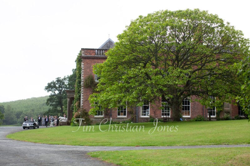 087 wedding car group photo walcot hall wedding ella and alex