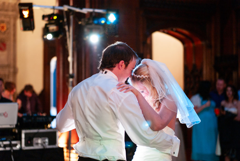 Vicky and Lee dance in a classic pose, close together under the lights