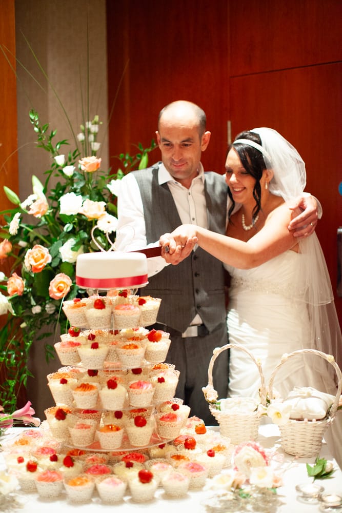 144 cake cutting thorpe park hotel leeds gemma dave