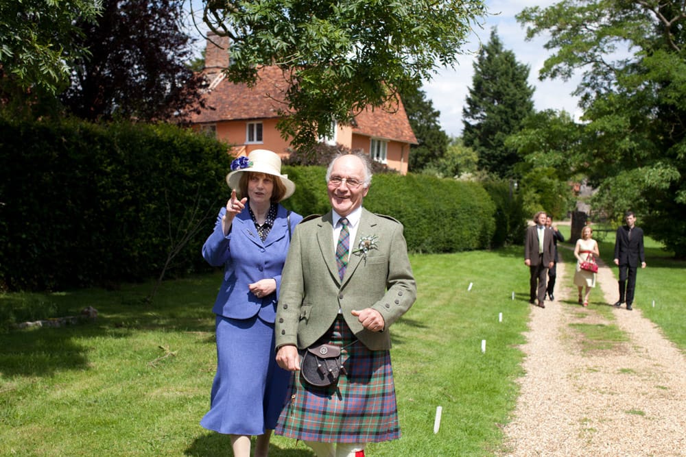 18 guests arrive church eleanor alan