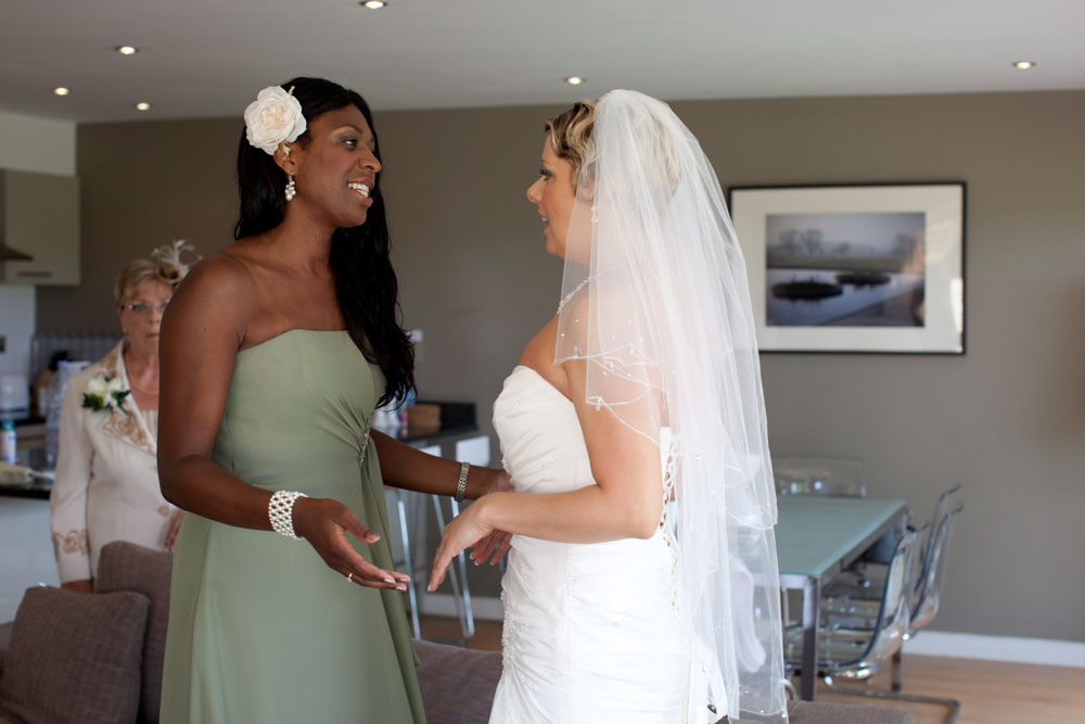 Bride talks to her best friend