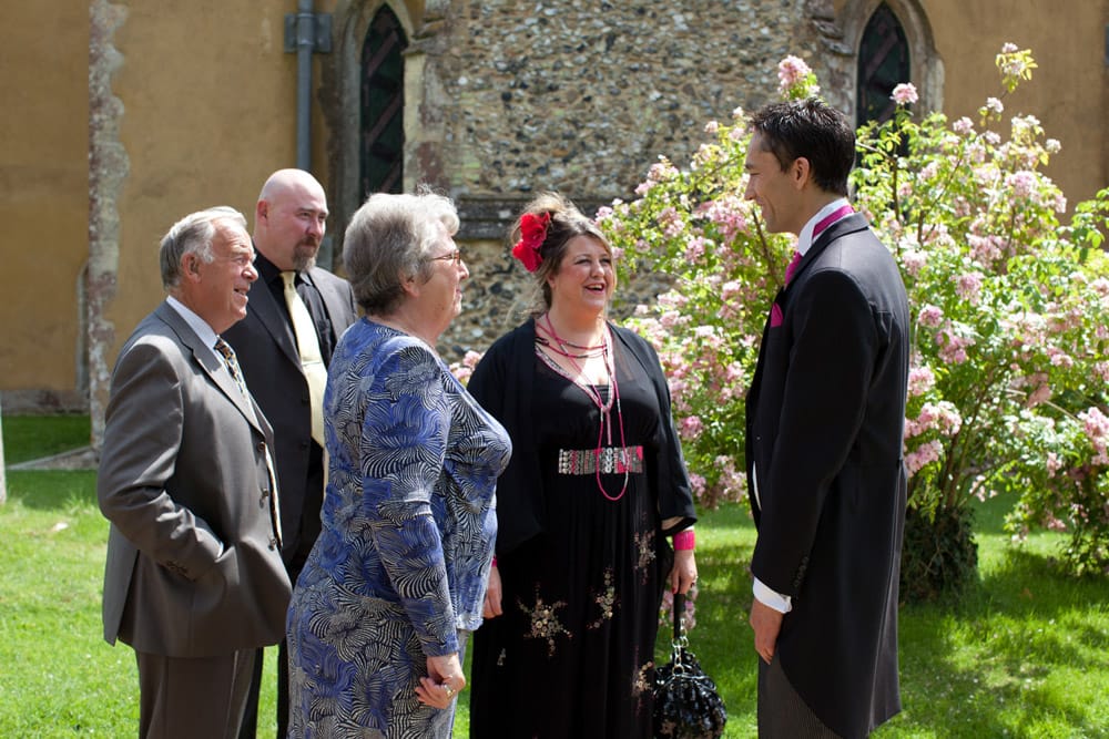 22 guests arrive church eleanor alan