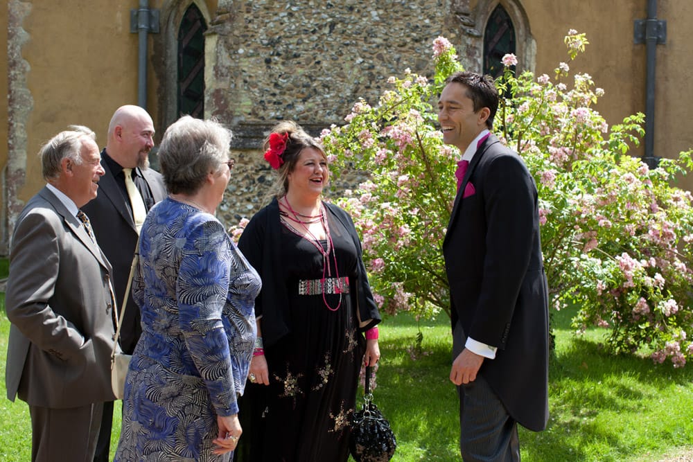 23 guests arrive church eleanor alan