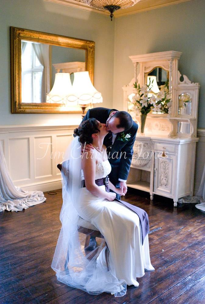 Julie and Pat in the same position, now caught in colour as they lean in for a kiss.