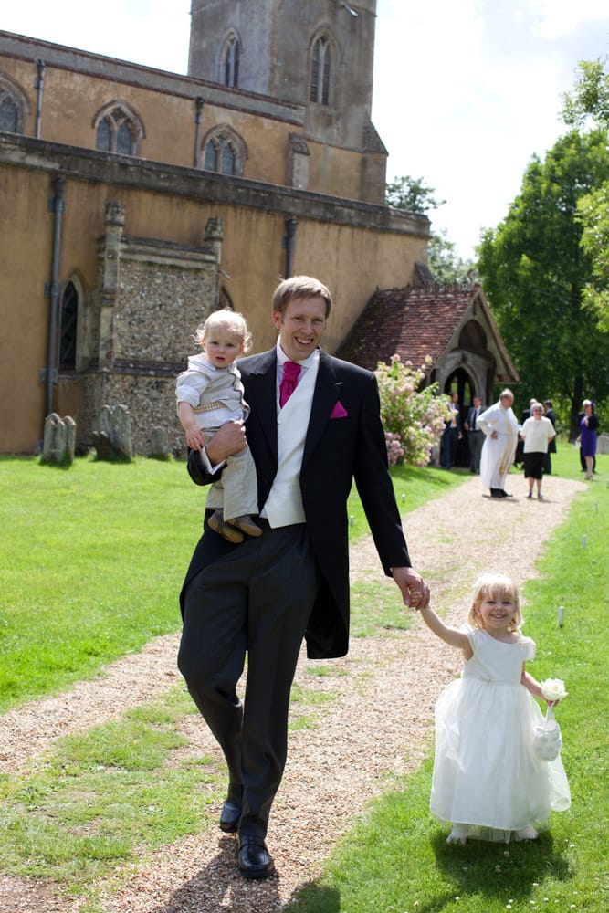 33 guests arrive church eleanor alan