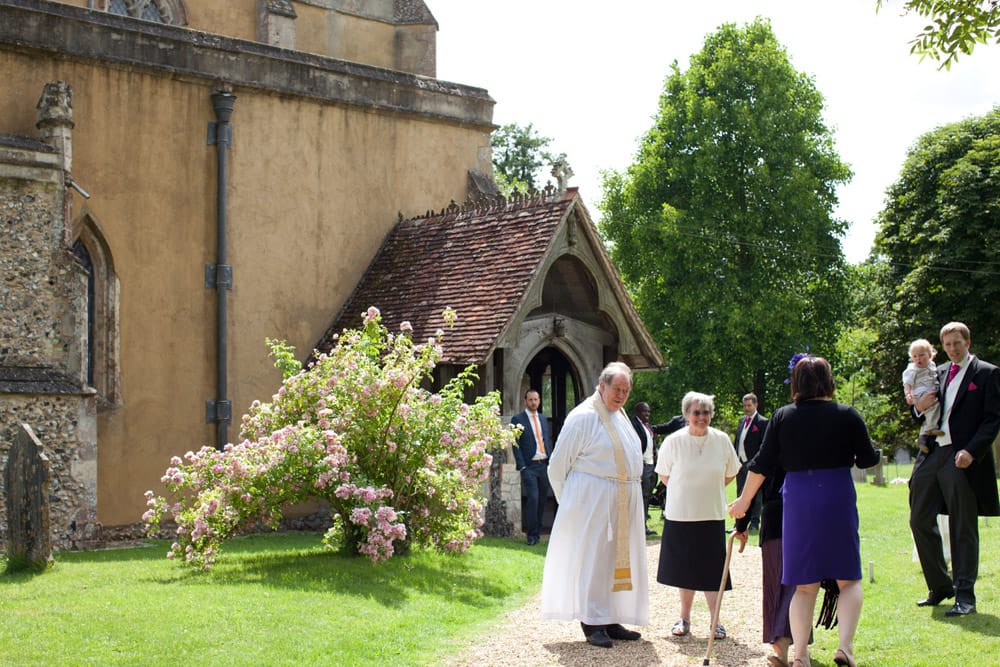 38 guests arrive church eleanor alan