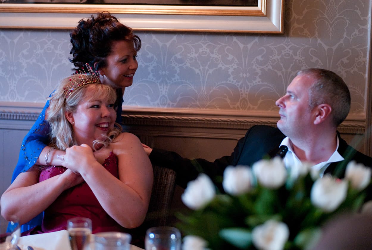 Nikki’s friend hugs Mike and shares a warm moment during the speeches.