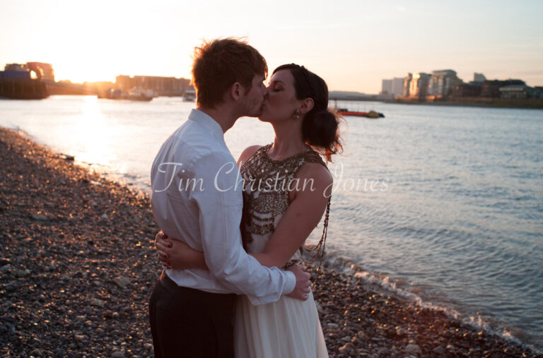 trafalgar-tavern-kat-and-jamie-documentary-wedding-photography