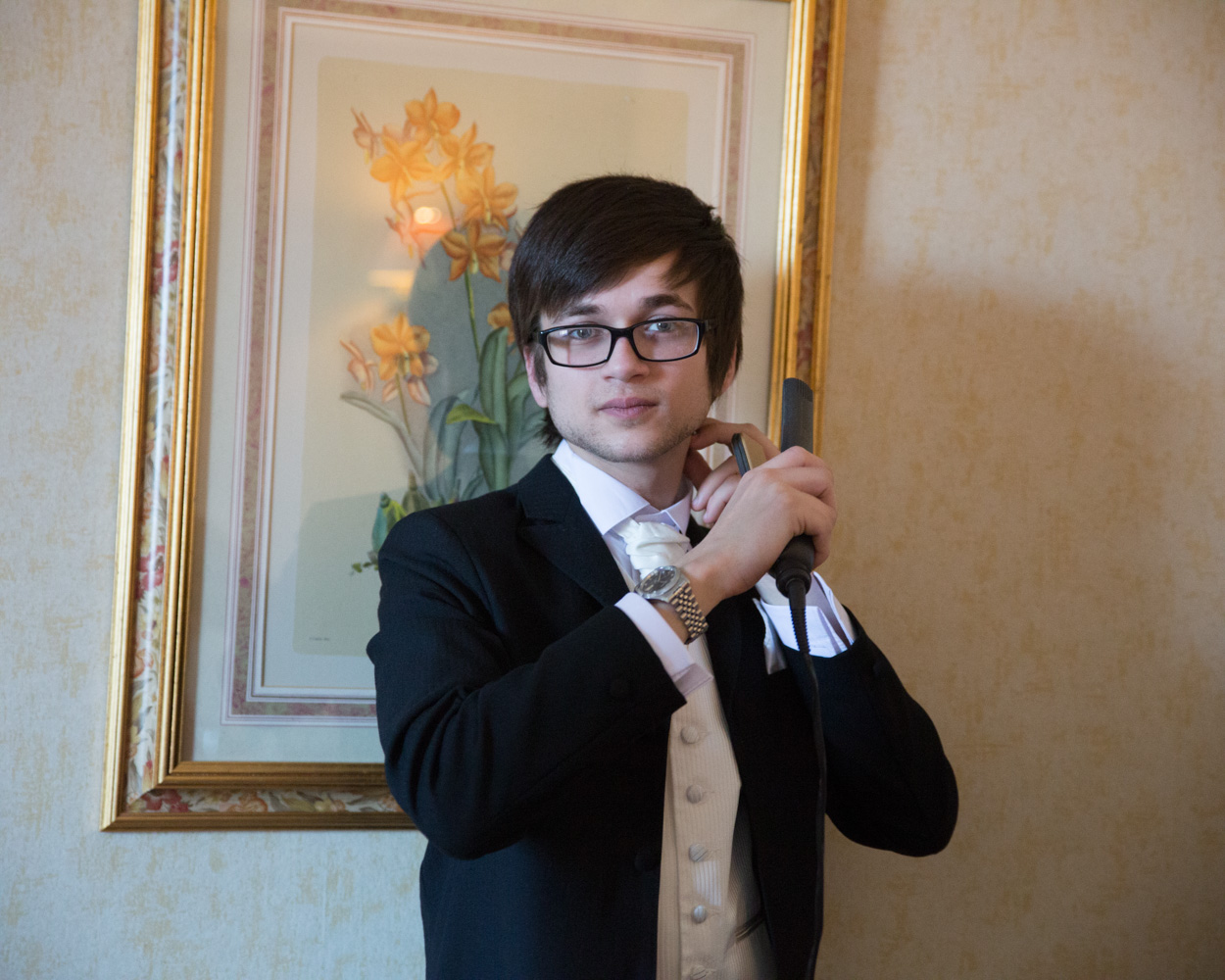 Zehra’s relative mid-conversation, smiling with expressive hands