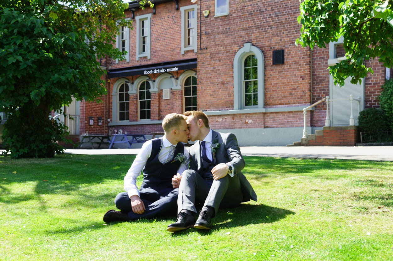 Couple kiss on the lawn just outside the Faversham